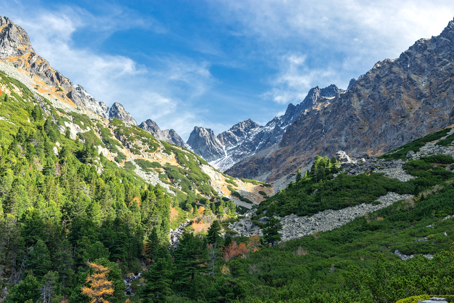 Schöne Berge in den albanischen Alpen